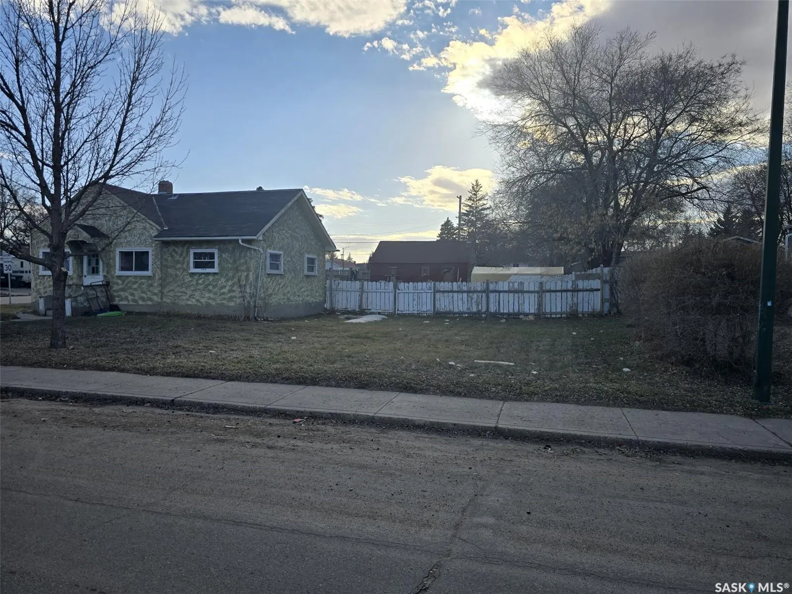 201 R AVENUE N