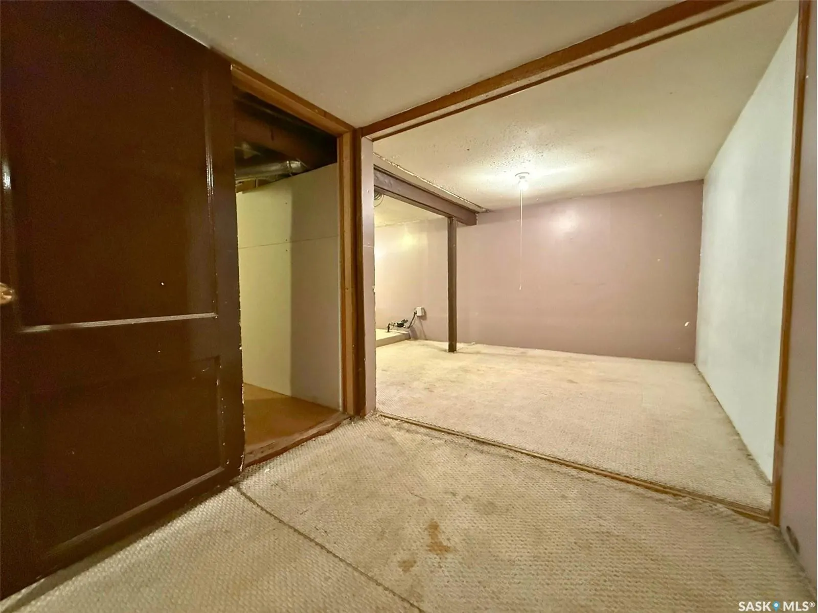 562 Athabasca STREET W