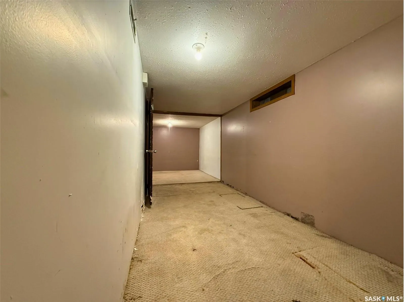 562 Athabasca STREET W