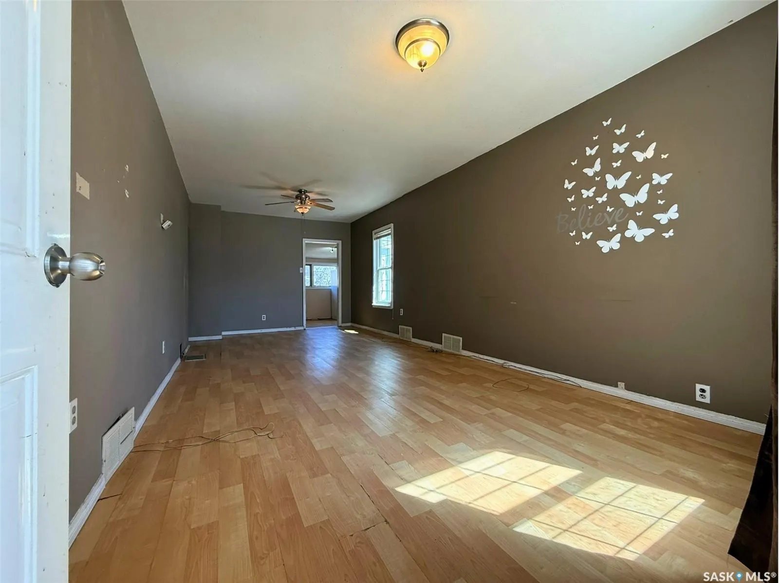 562 Athabasca STREET W