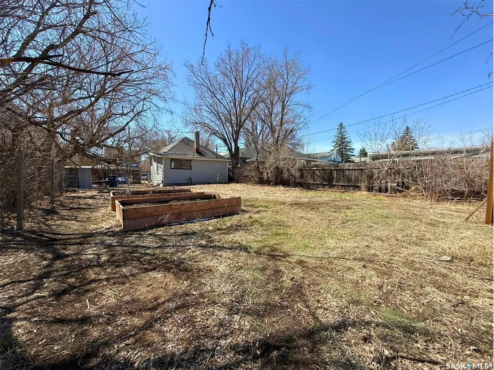 562 Athabasca STREET W