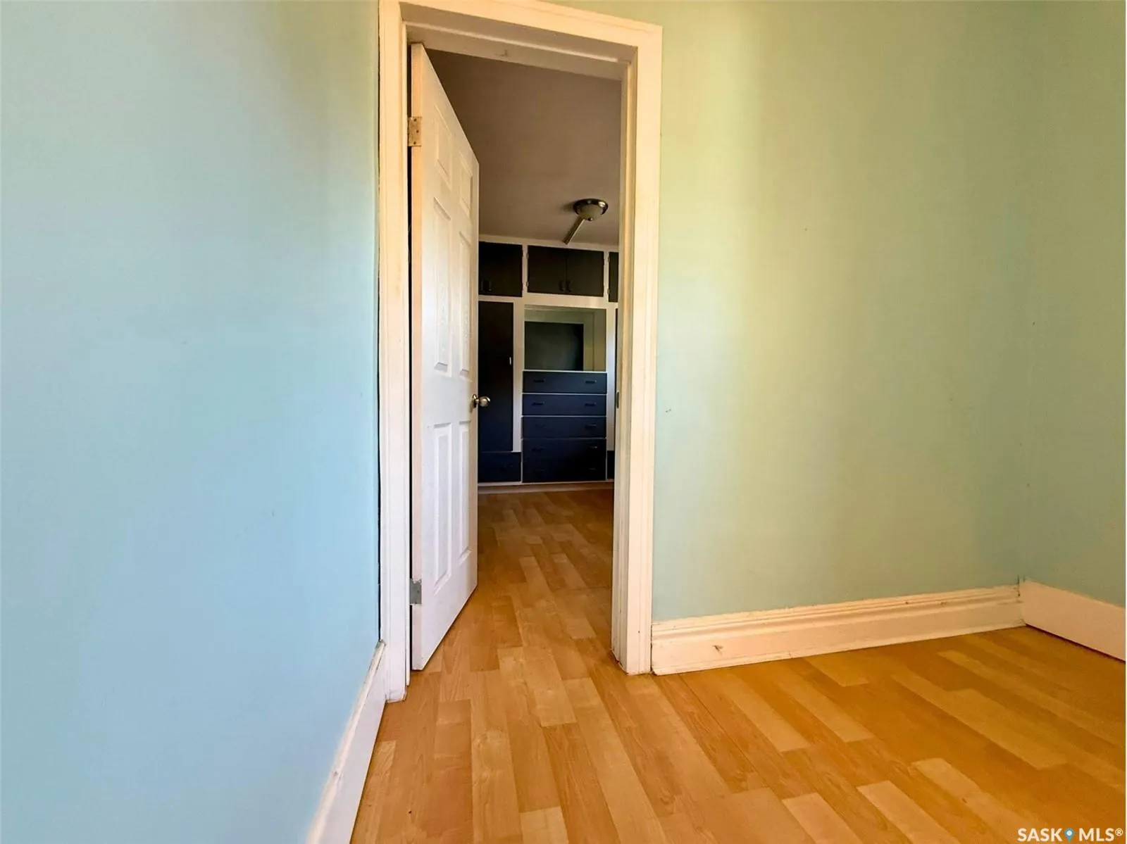 562 Athabasca STREET W