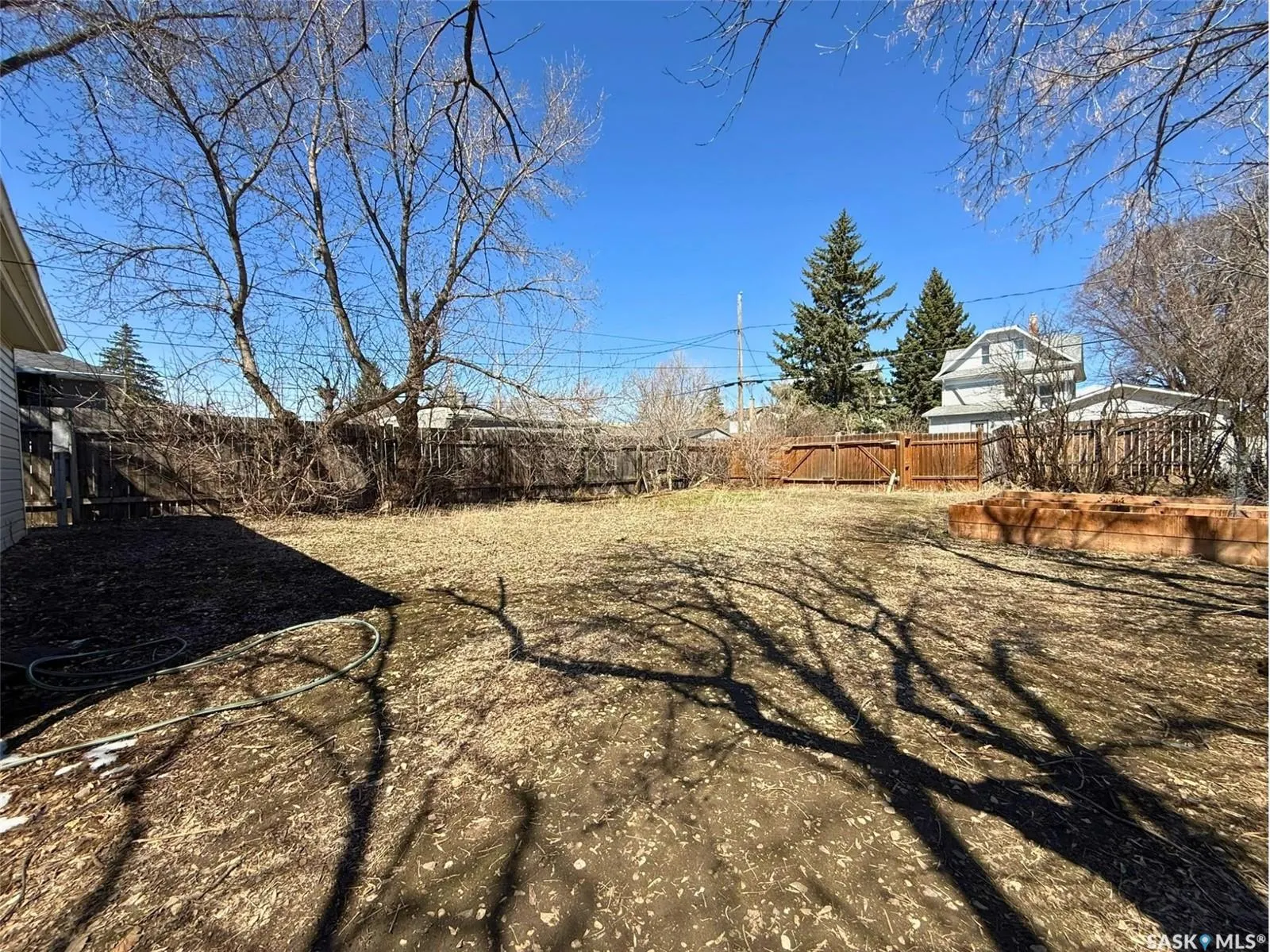 562 Athabasca STREET W
