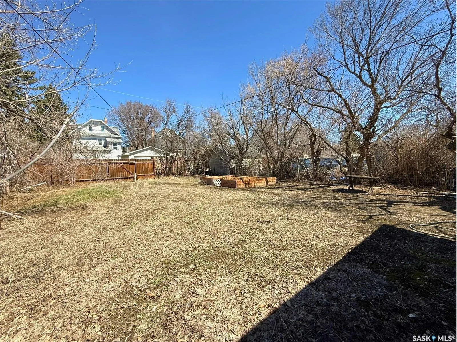 562 Athabasca STREET W