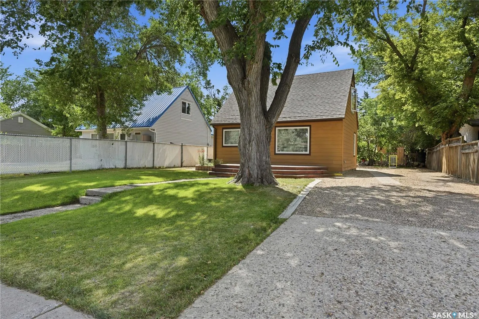 145 Lillooet STREET E