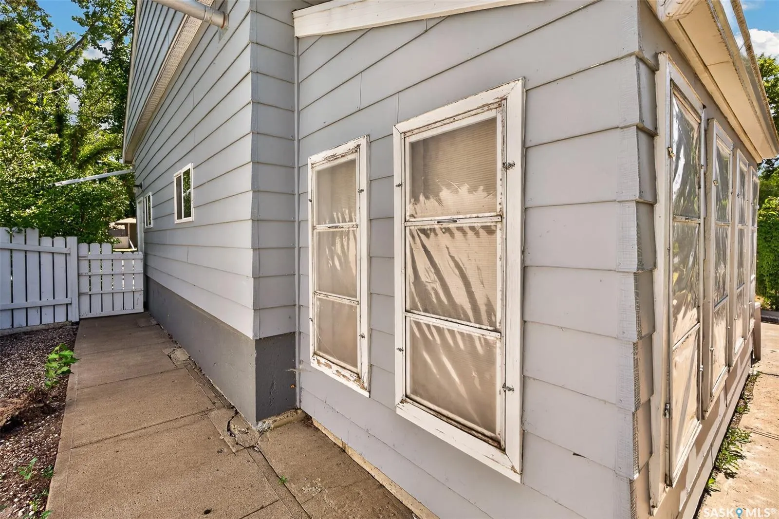 1142 Elgin AVENUE