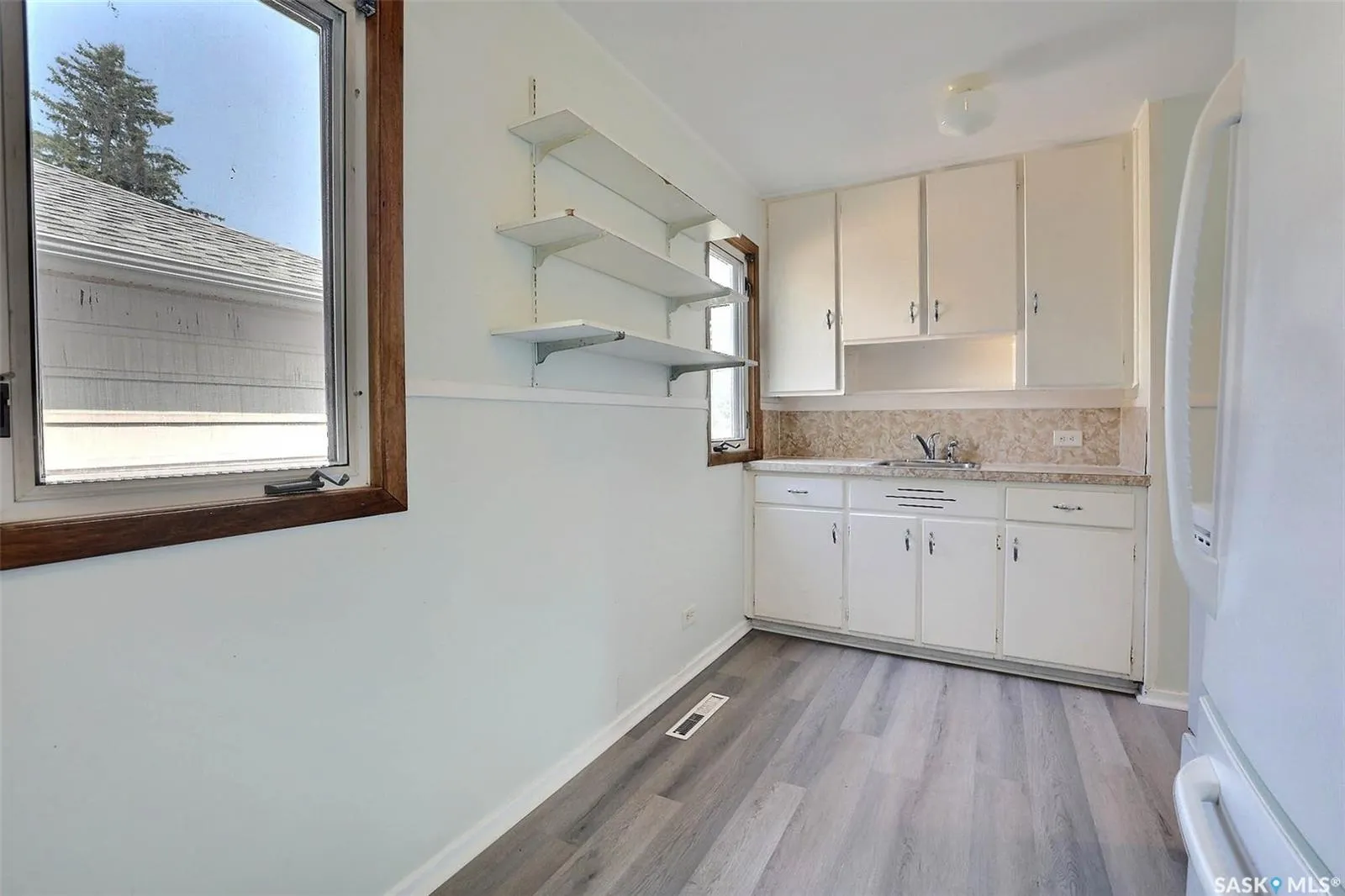 859 Pasqua STREET