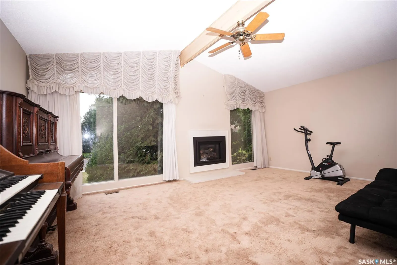 145 Mayfair CRESCENT