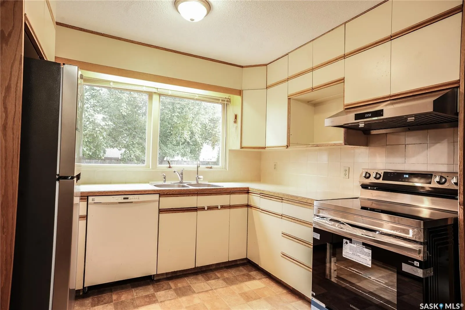 145 Mayfair CRESCENT