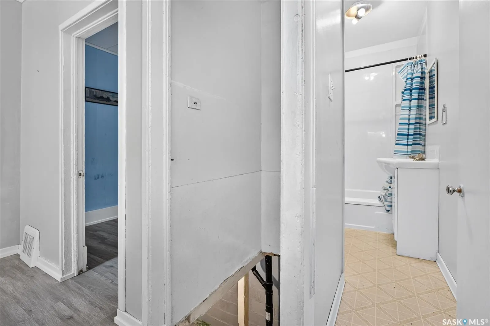 55 Iroquois STREET W