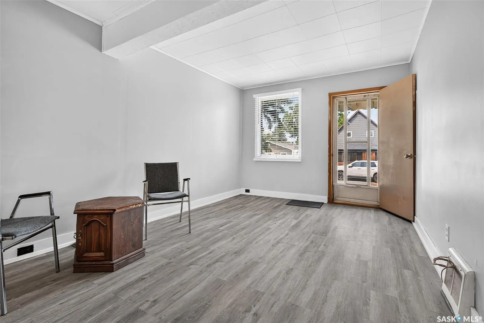 55 Iroquois STREET W