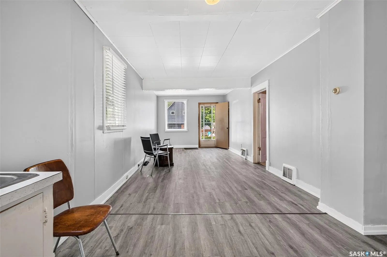 55 Iroquois STREET W
