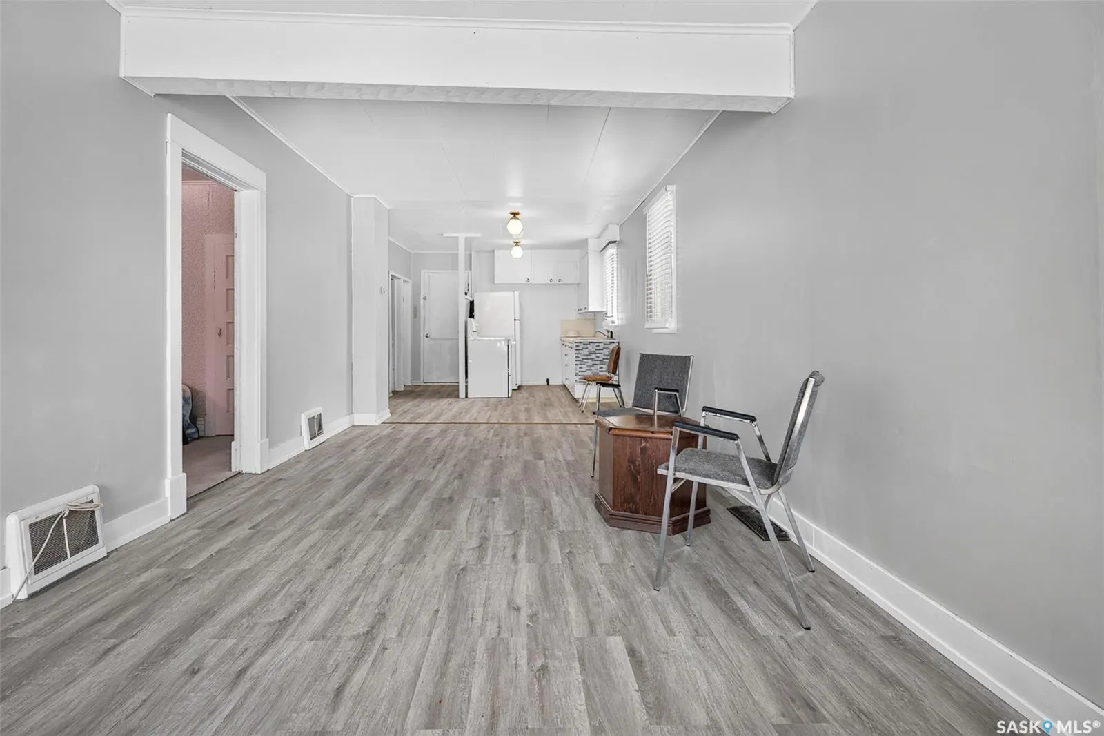 55 Iroquois STREET W