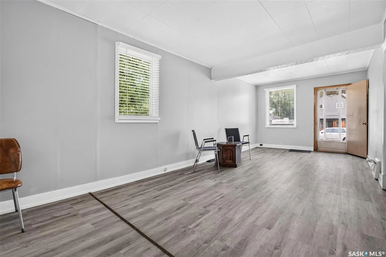 55 Iroquois STREET W