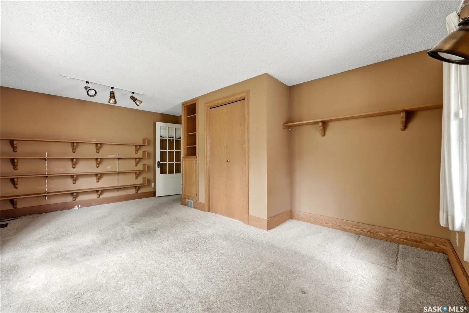 21 Angus CRESCENT