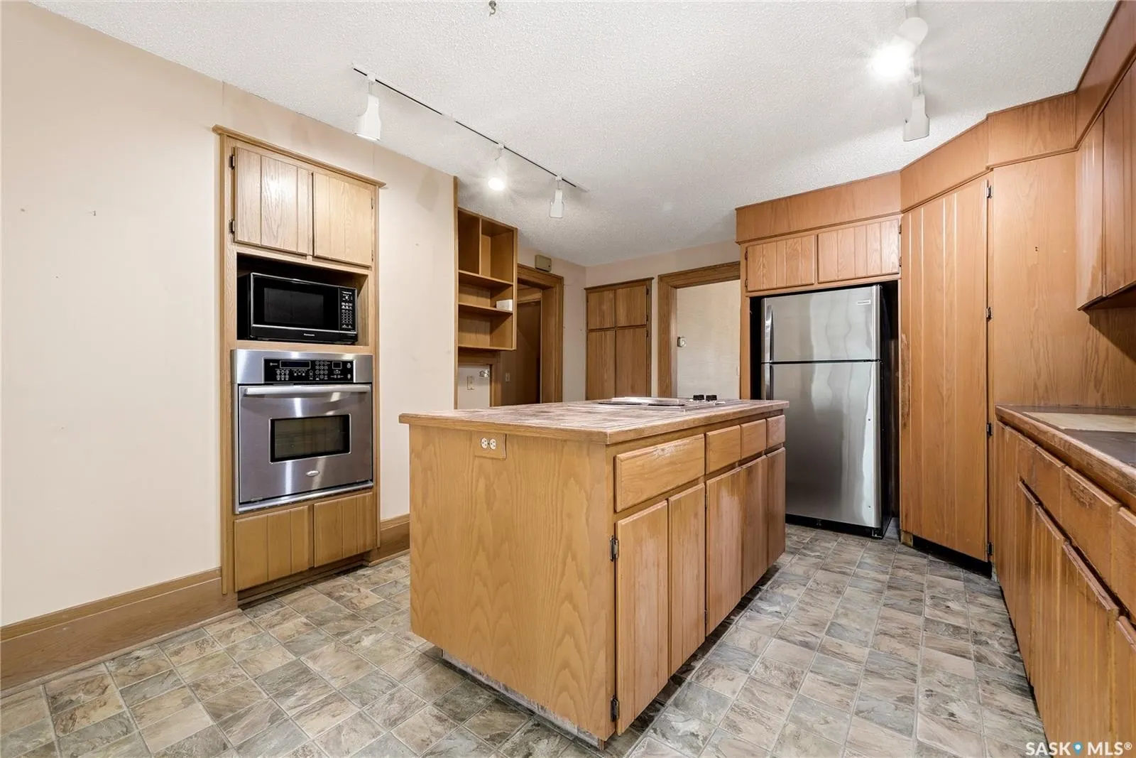 21 Angus CRESCENT