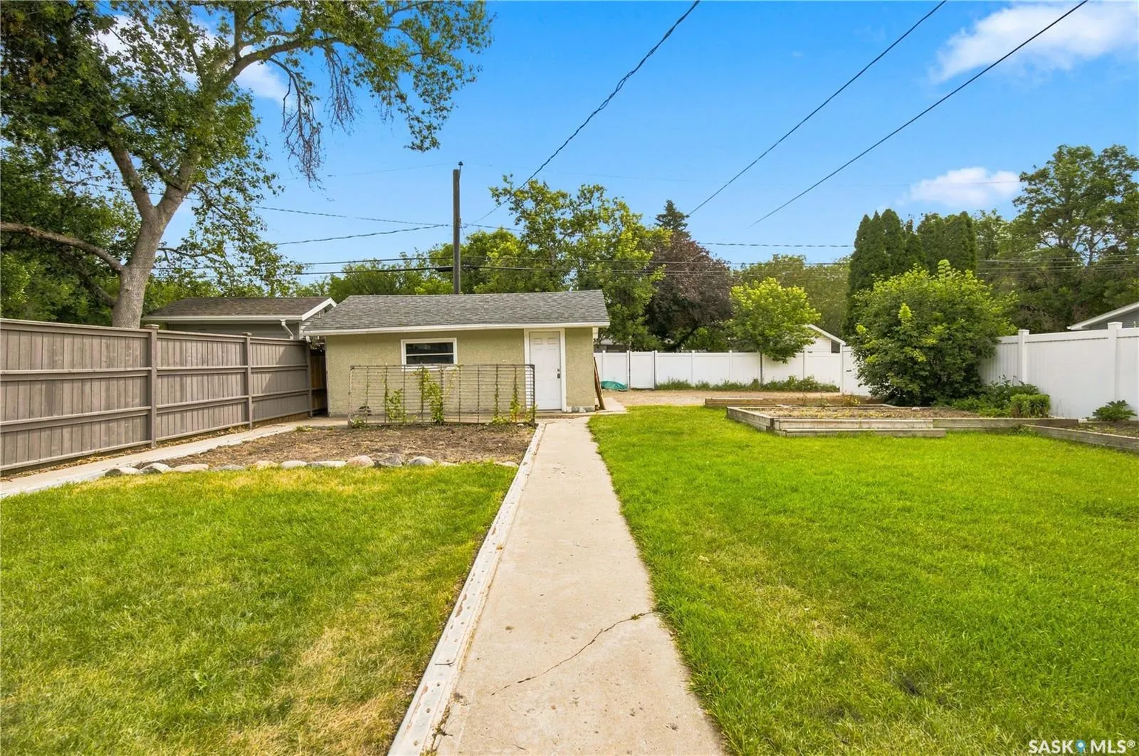 4059 Elphinstone STREET