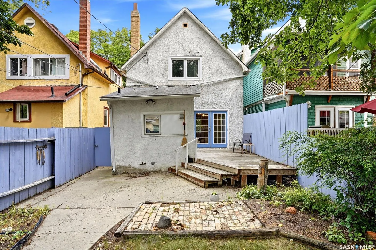2242 Angus STREET