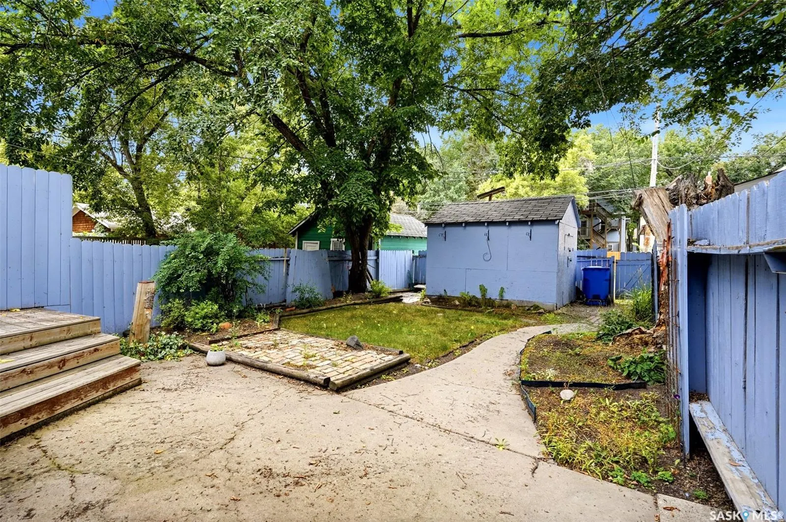 2242 Angus STREET