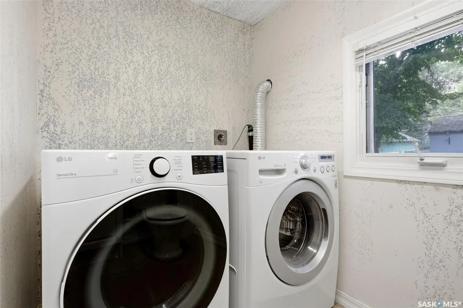 2242 Angus STREET