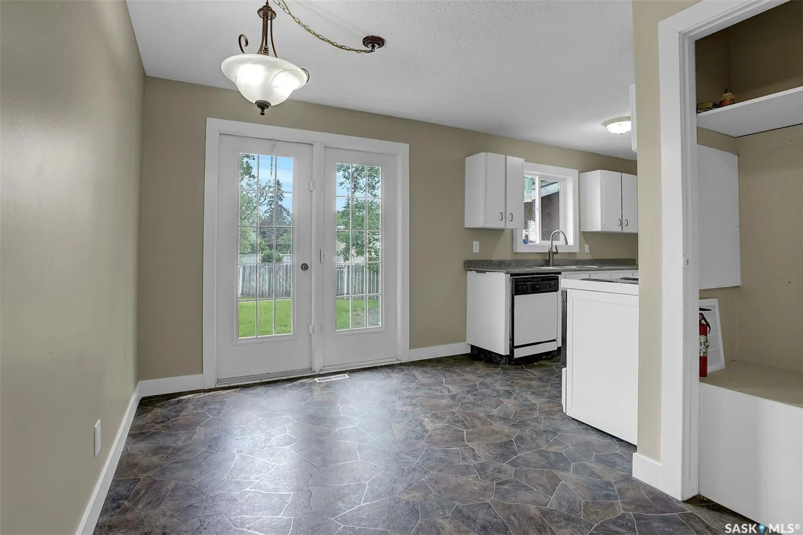34 Armstrong BAY