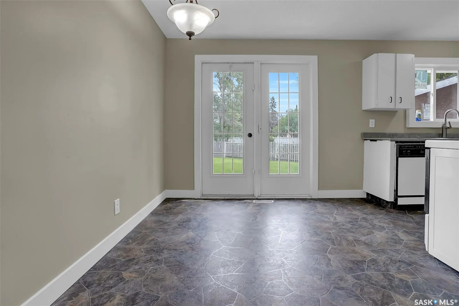 34 Armstrong BAY