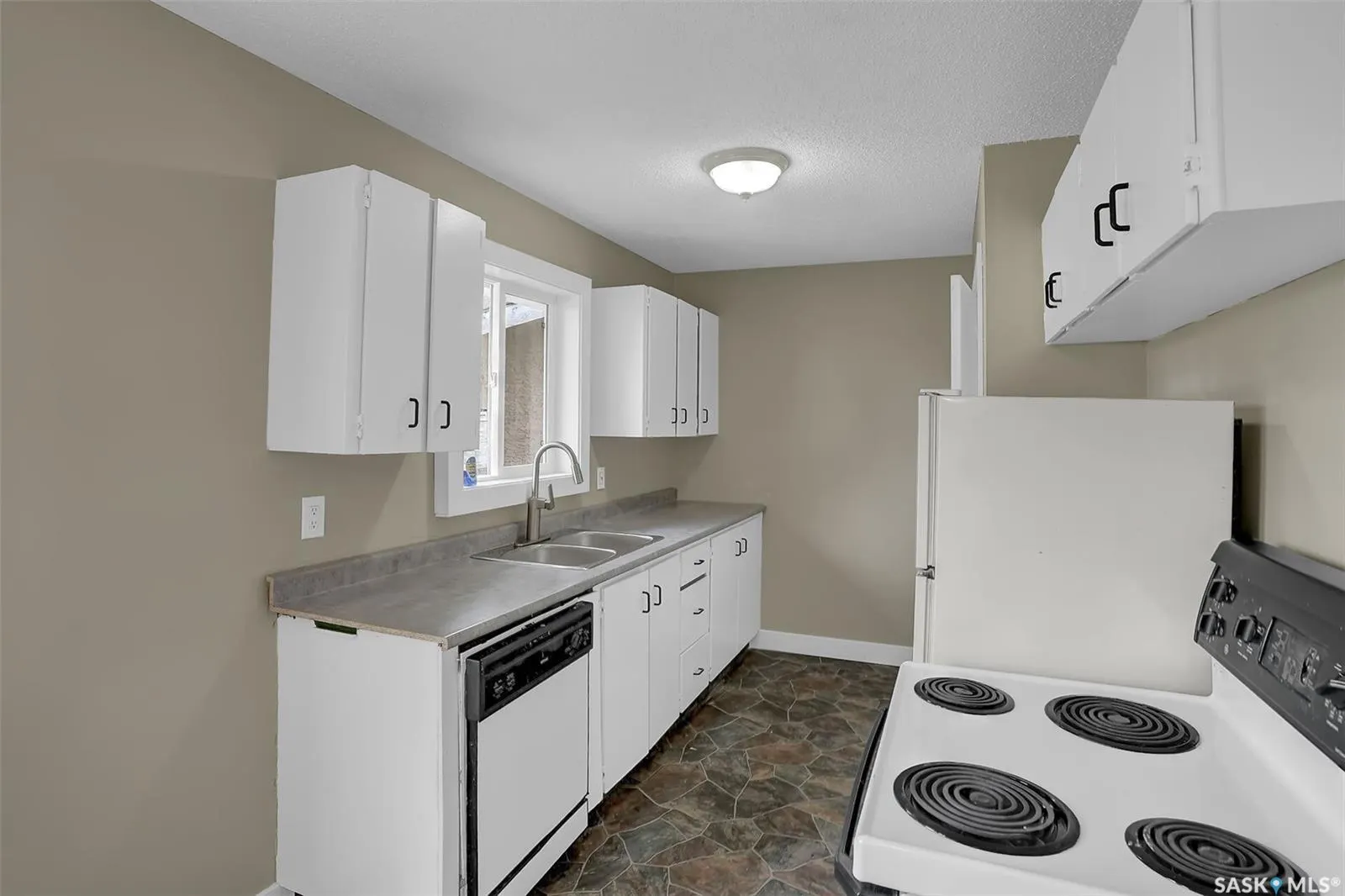 34 Armstrong BAY