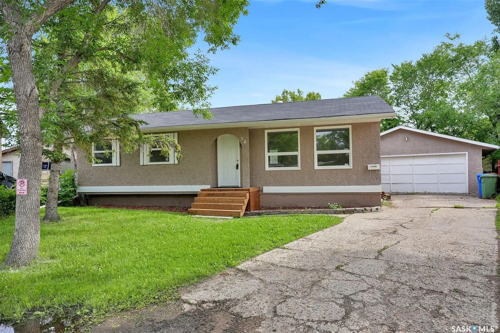 34 Armstrong BAY