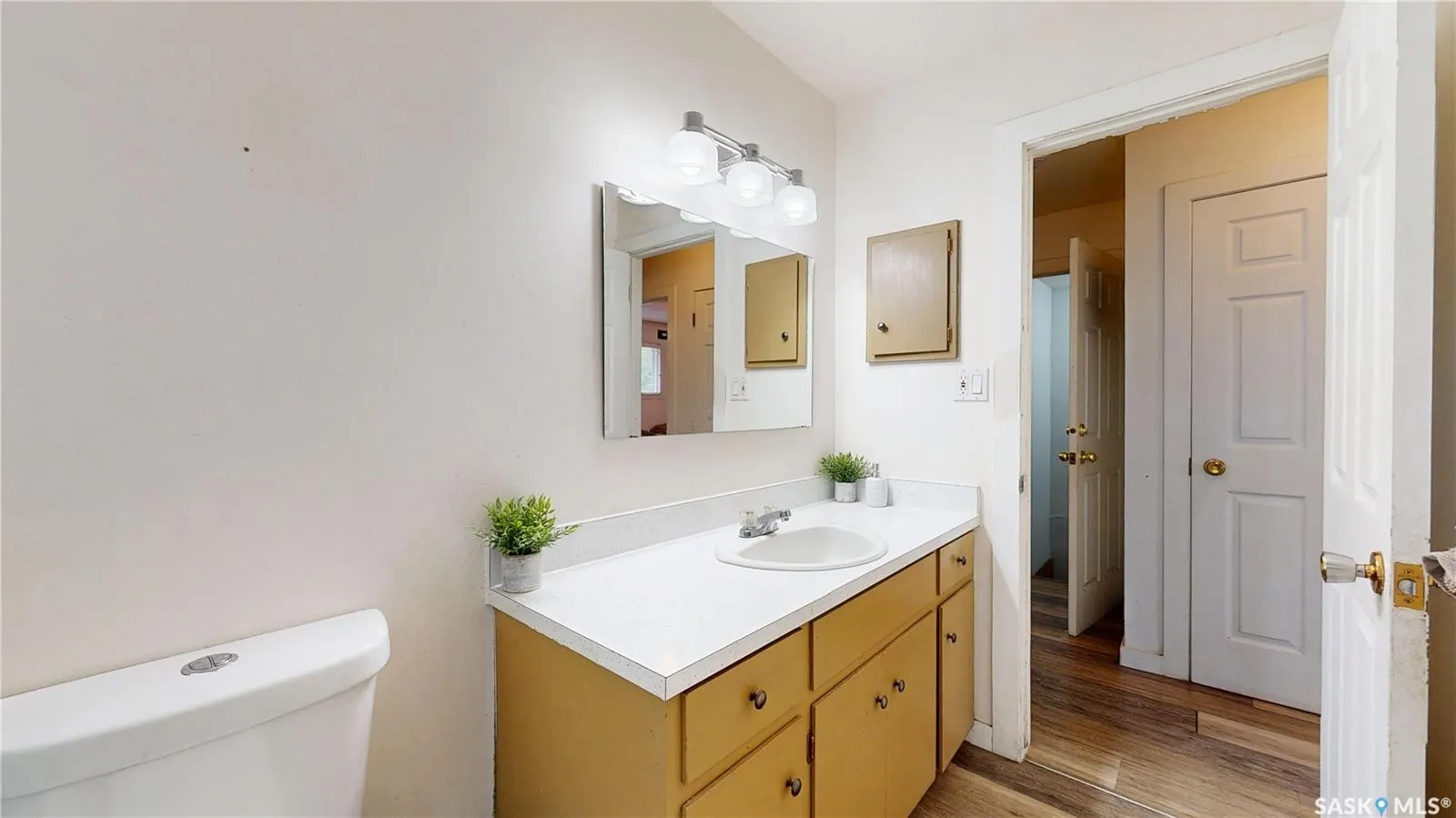 1208 Bond STREET