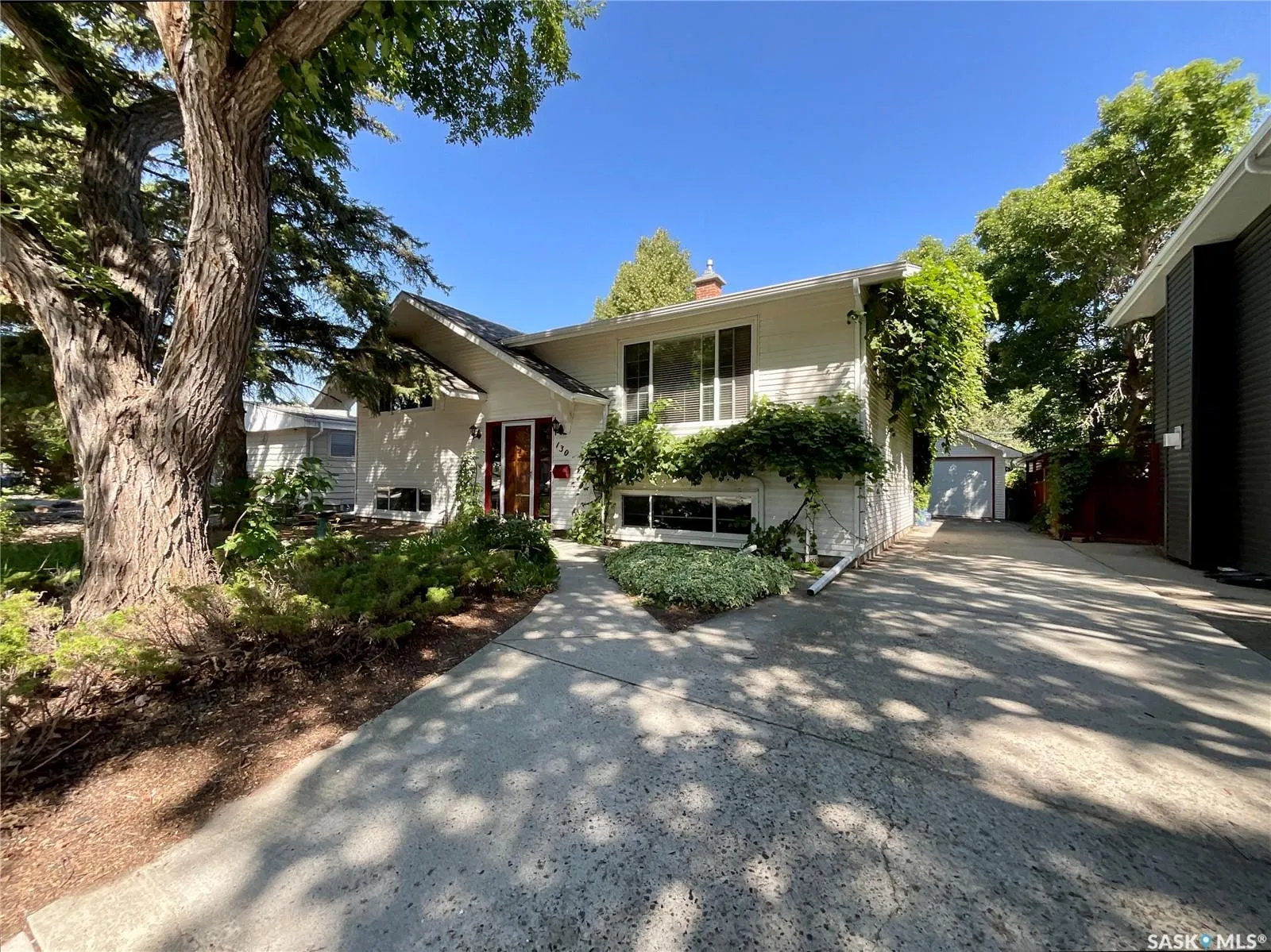 130 Cameron CRESCENT