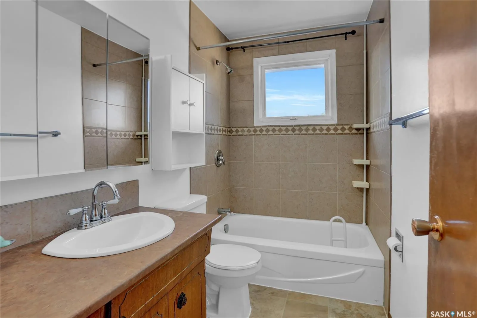 1507 Caribou STREET W