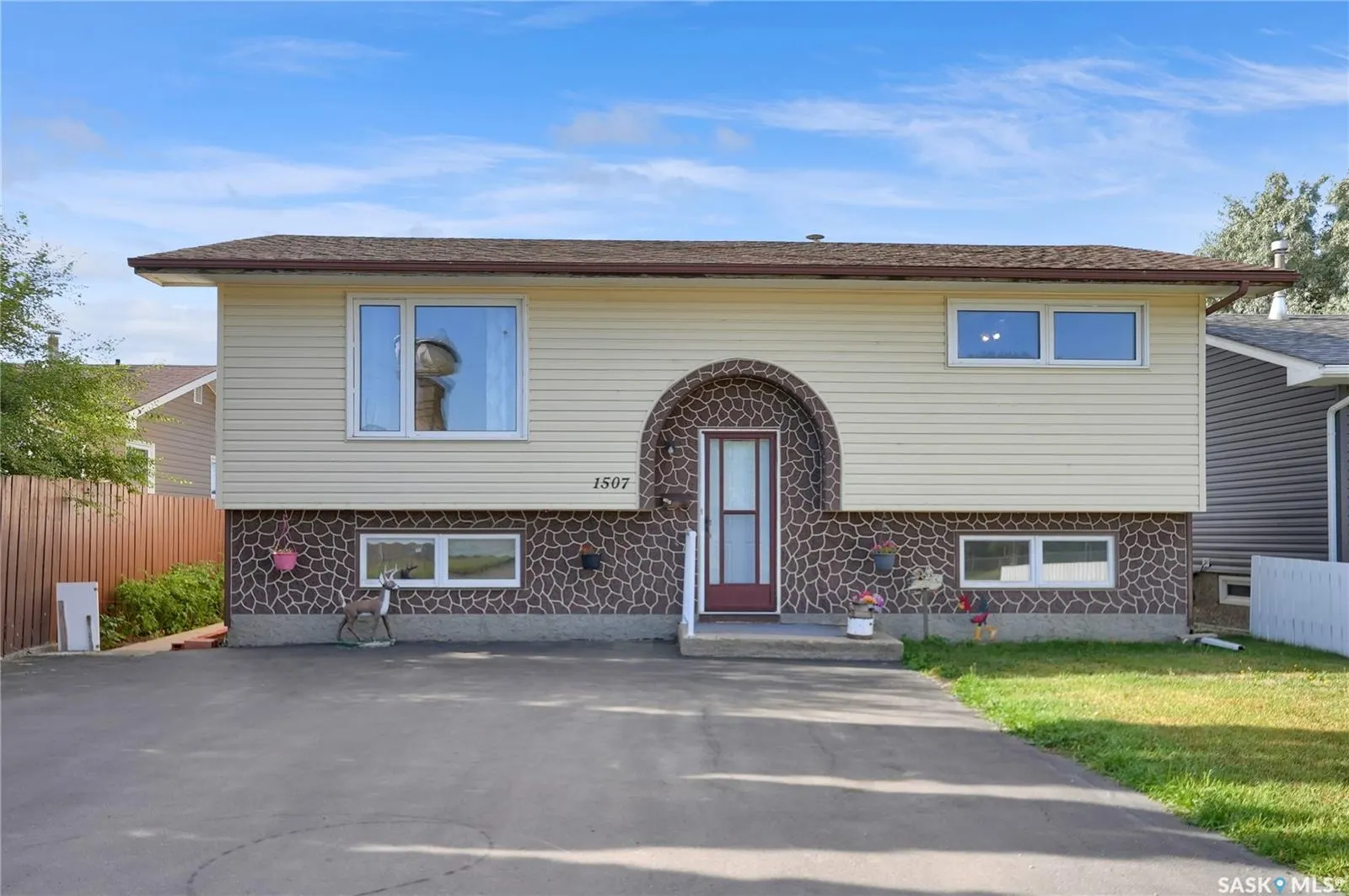 1507 Caribou STREET W