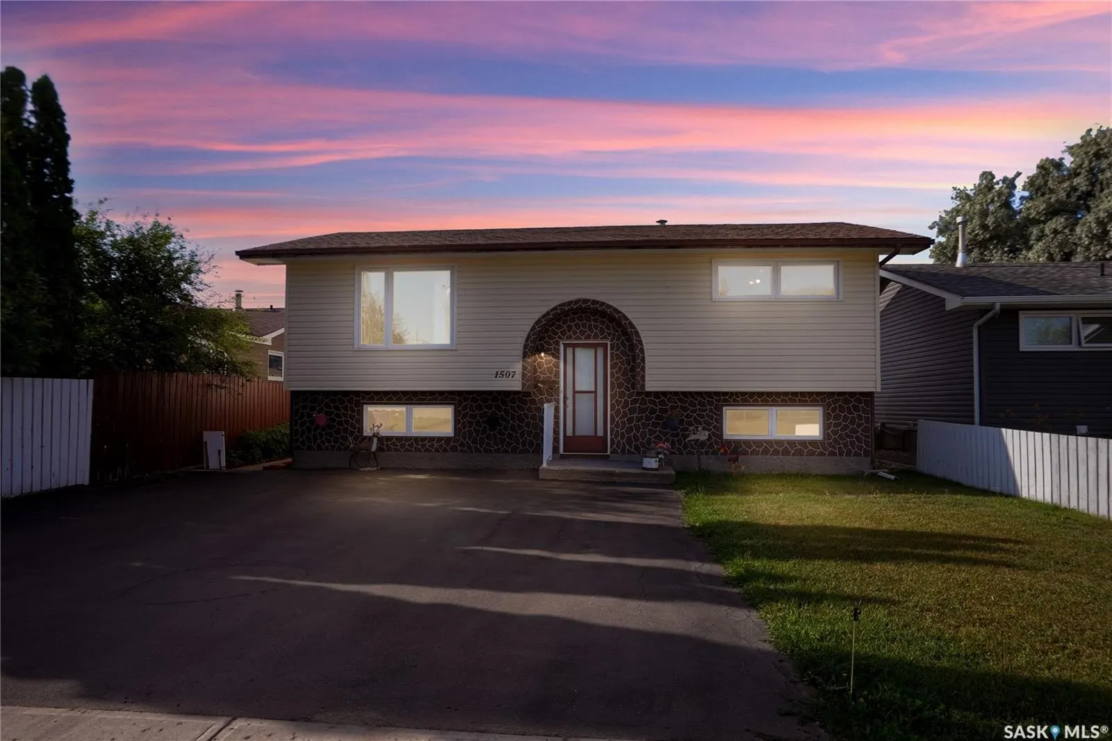 1507 Caribou STREET W