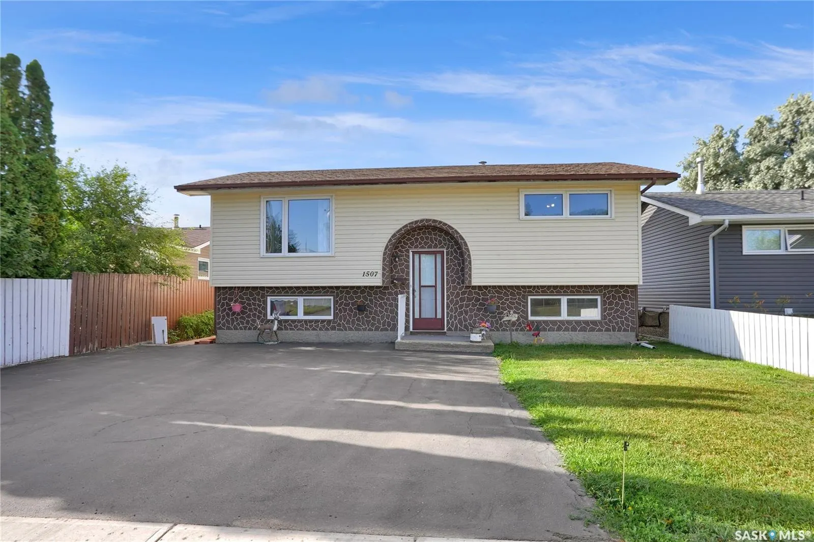 1507 Caribou STREET W