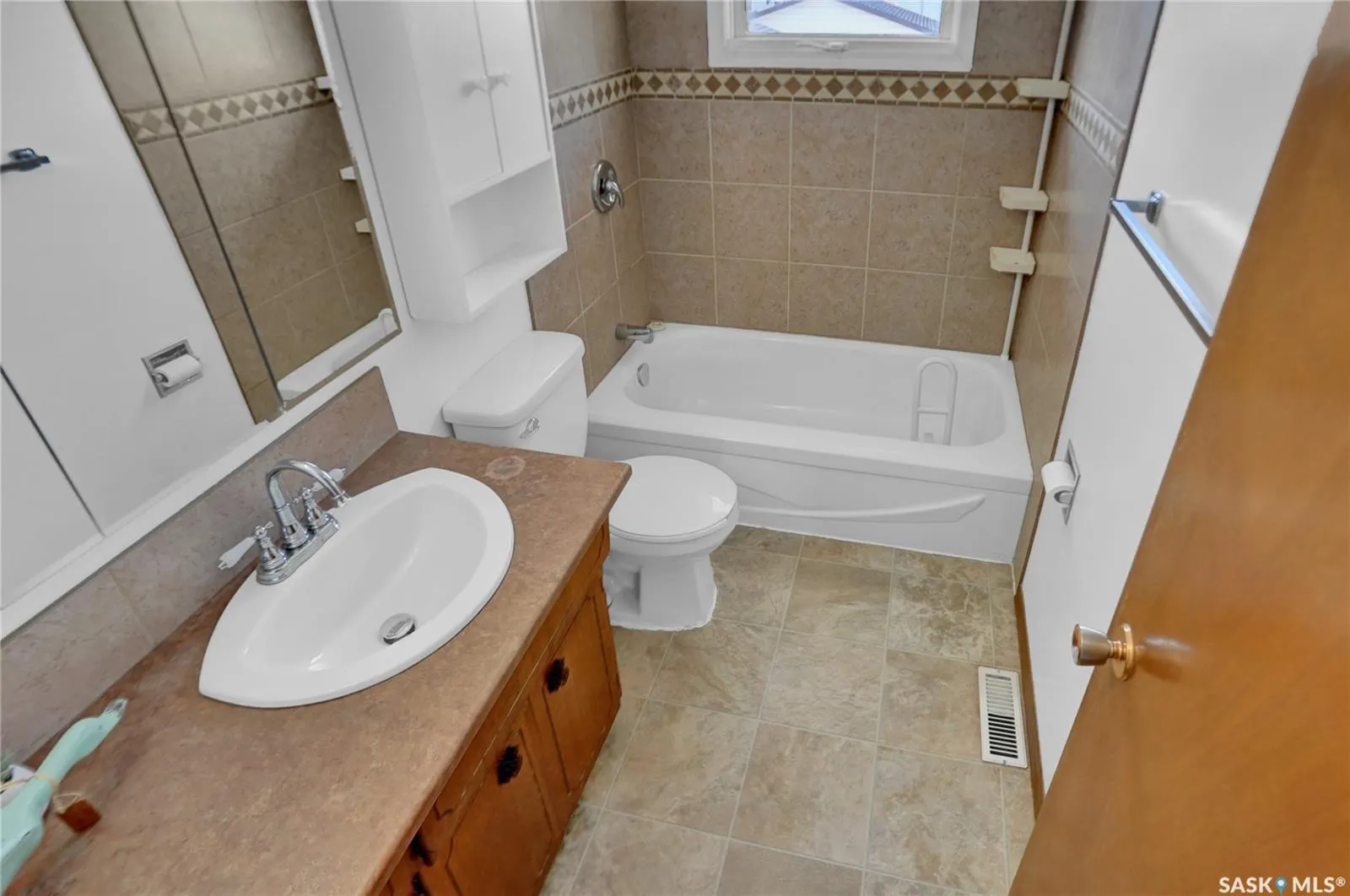 1507 Caribou STREET W
