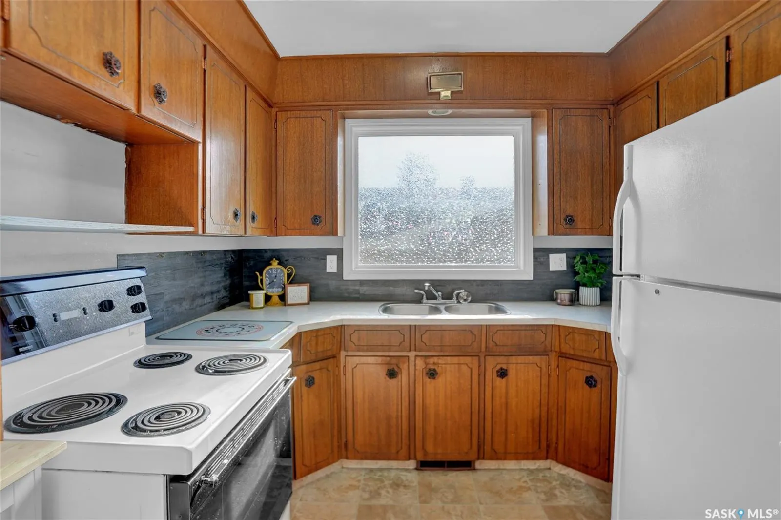 1507 Caribou STREET W