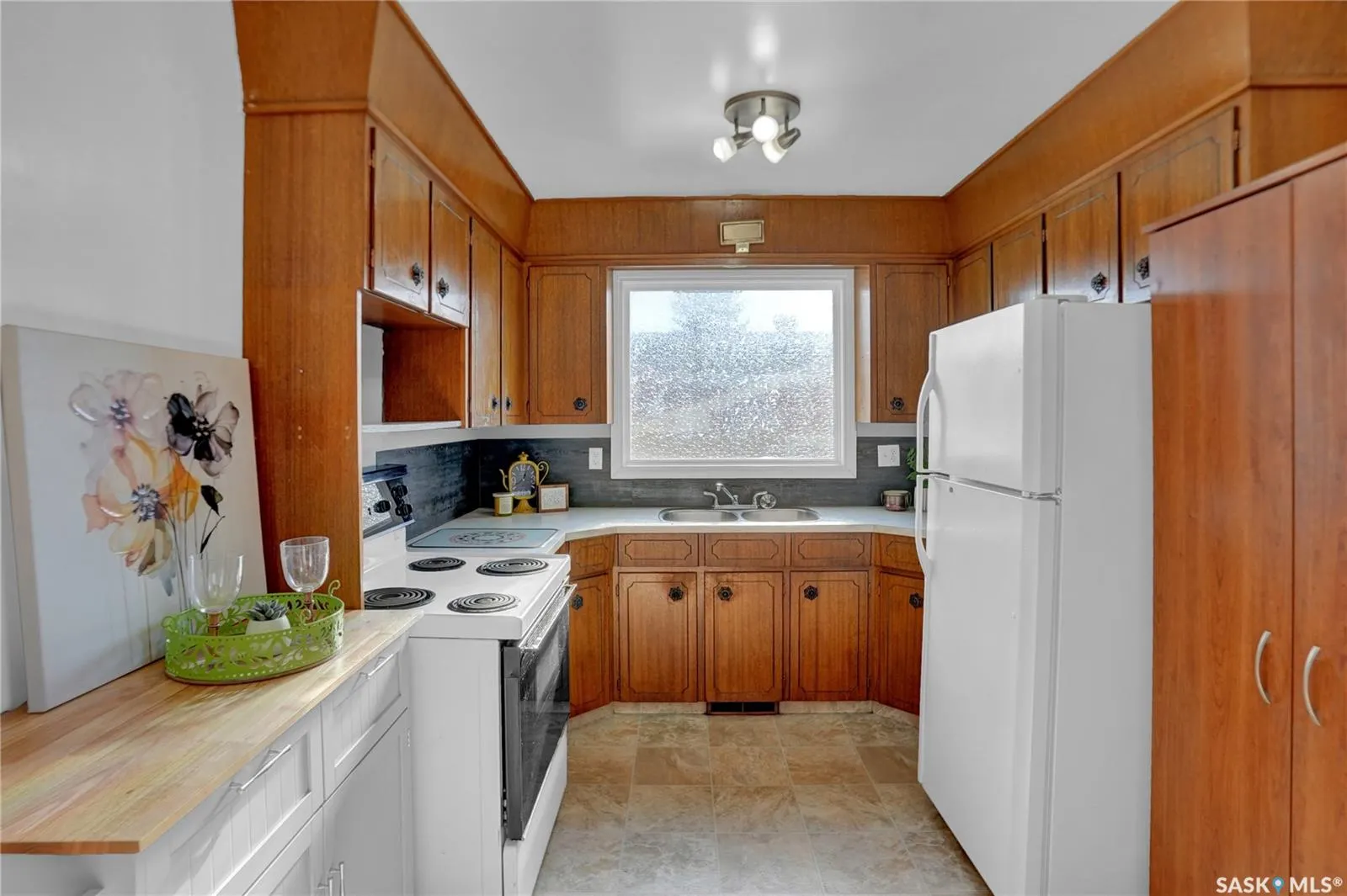 1507 Caribou STREET W
