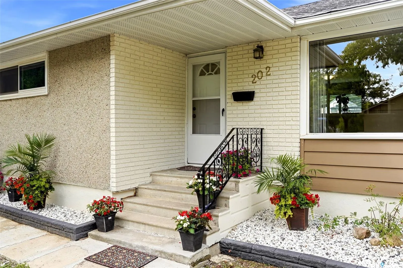 202 McCannel STREET