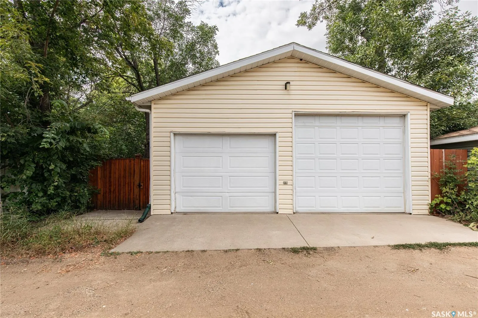 1037 Chestnut AVENUE