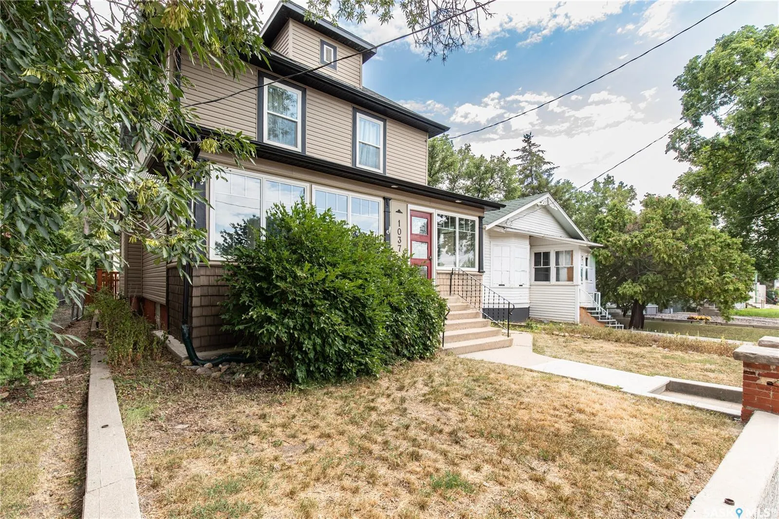 1037 Chestnut AVENUE