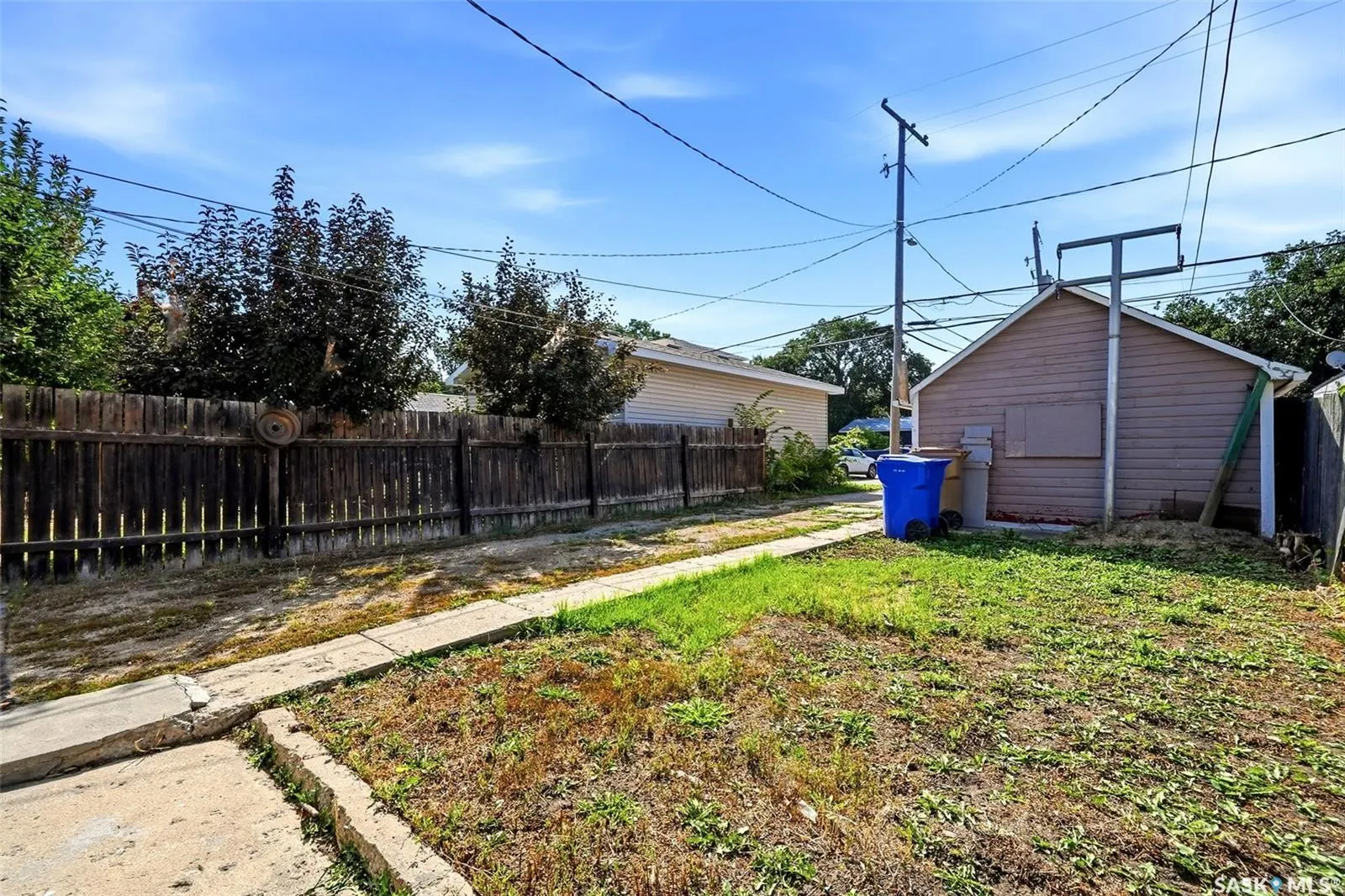 1321 Victoria AVENUE