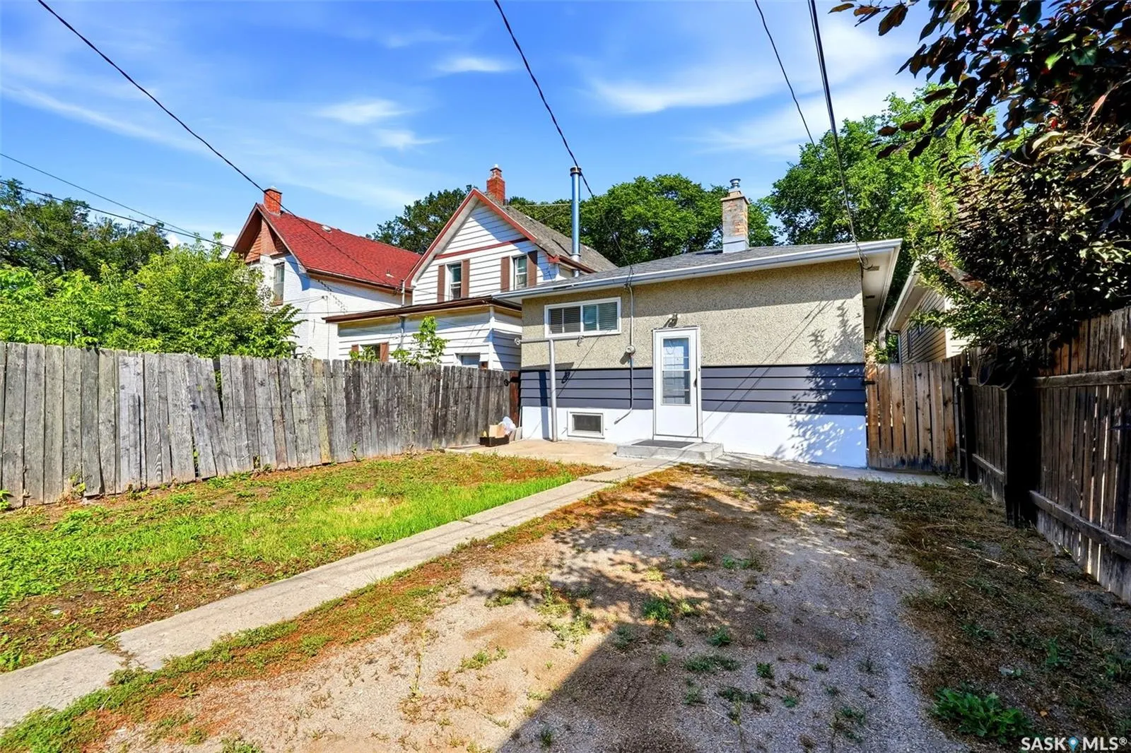 1321 Victoria AVENUE