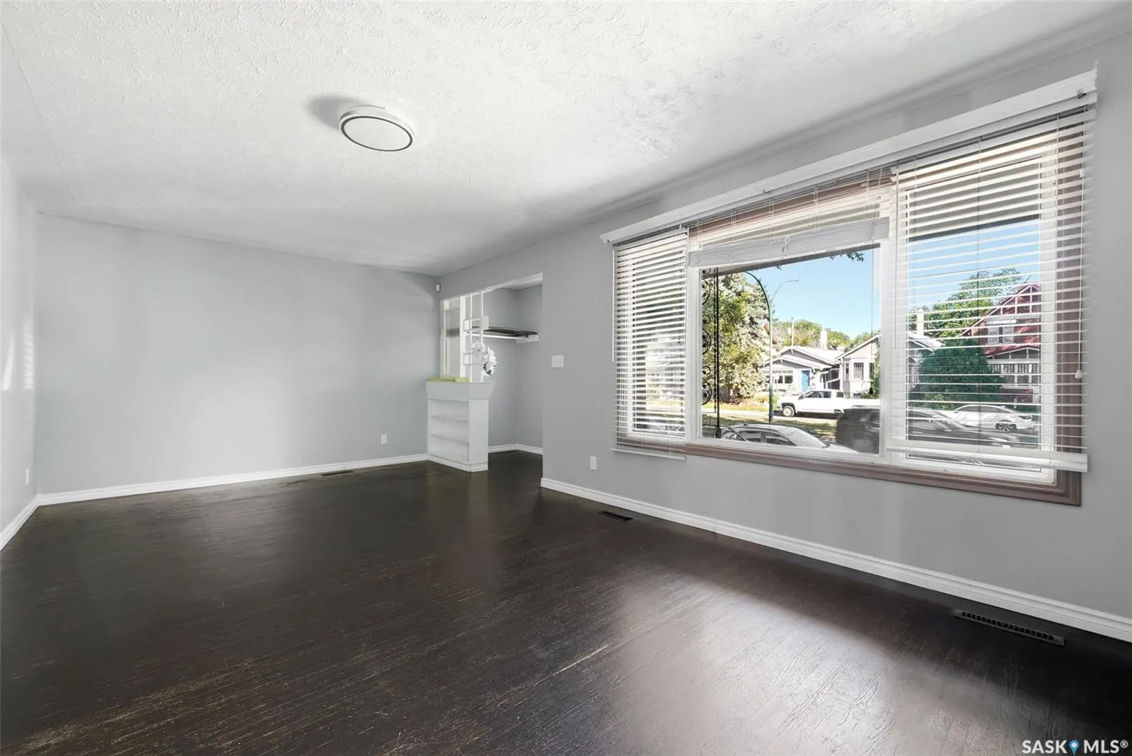 1321 Victoria AVENUE