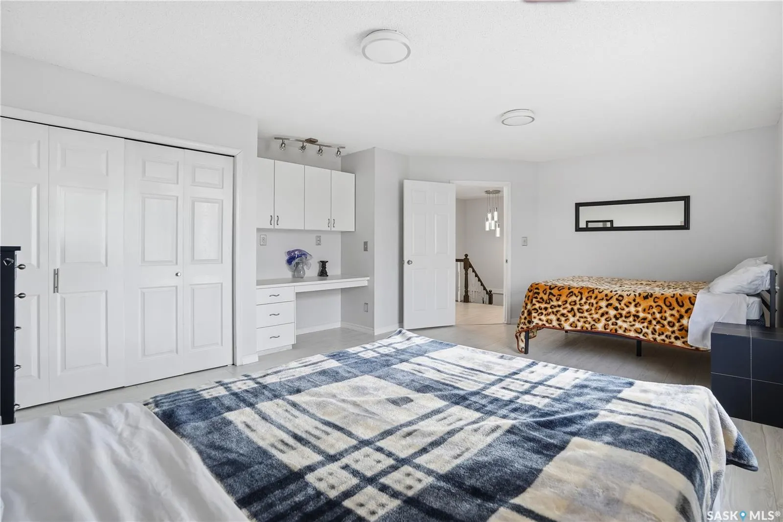10 Meadow BAY