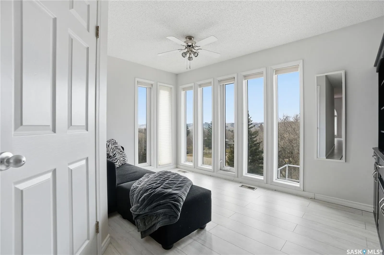 10 Meadow BAY