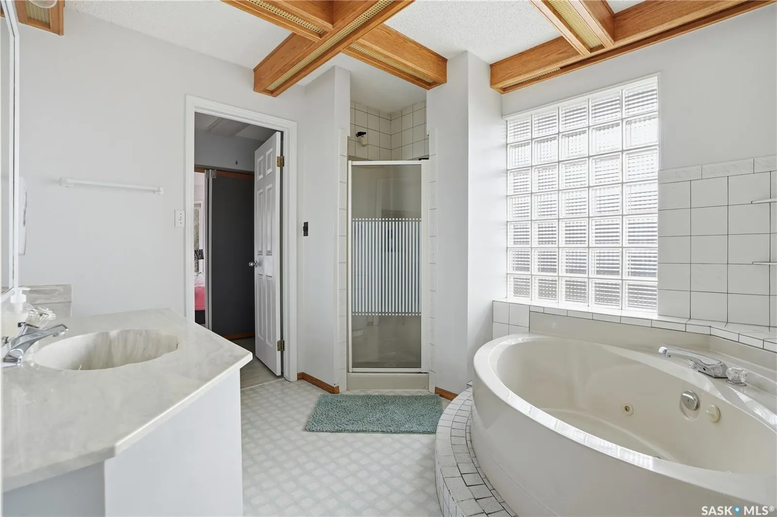 10 Meadow BAY