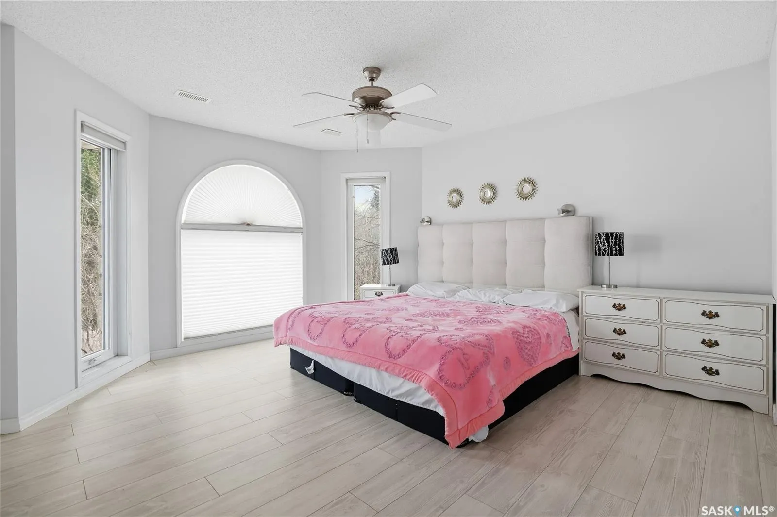 10 Meadow BAY