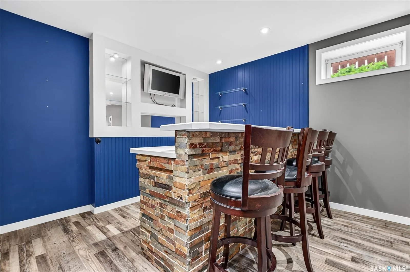 1214 Grandview STREET W