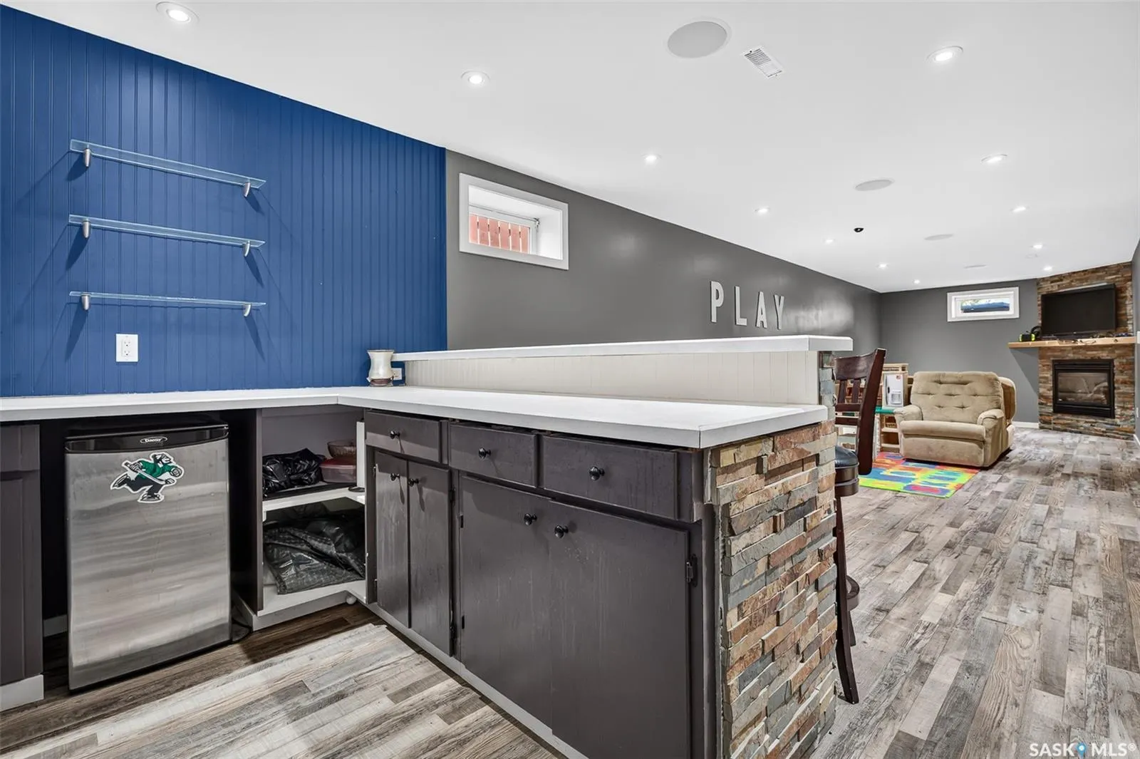 1214 Grandview STREET W