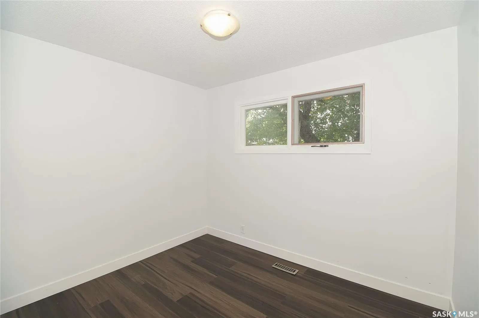 61 Bannister AVENUE